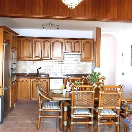 Apartment Sea Views And The City On Your Doorstep *
